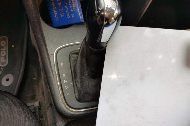 Used Volkswagen Polo 2014 1.6L Automatic Comfort Edition Gear Lever
