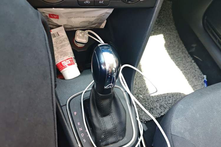 Used Volkswagen Polo 2014 1.6L Automatic Comfort Edition Gear Lever