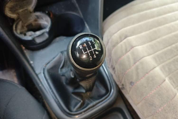 Used Volkswagen Polo 2014 1.4L Manual Fashion Edition Gear Lever