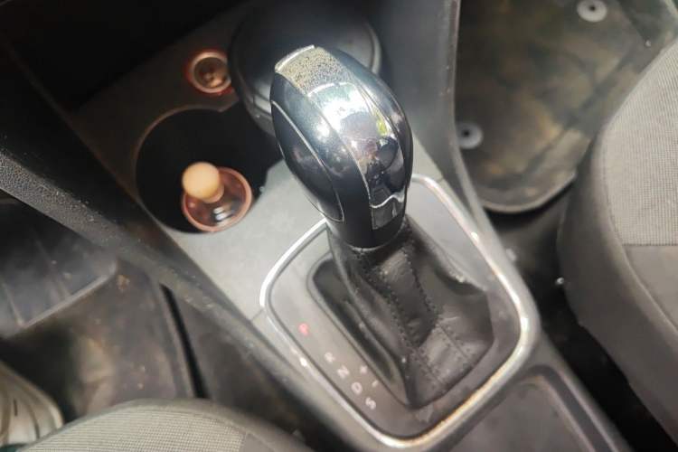 Used Volkswagen Polo 2014 1.6L Automatic Comfort Edition Gear Lever