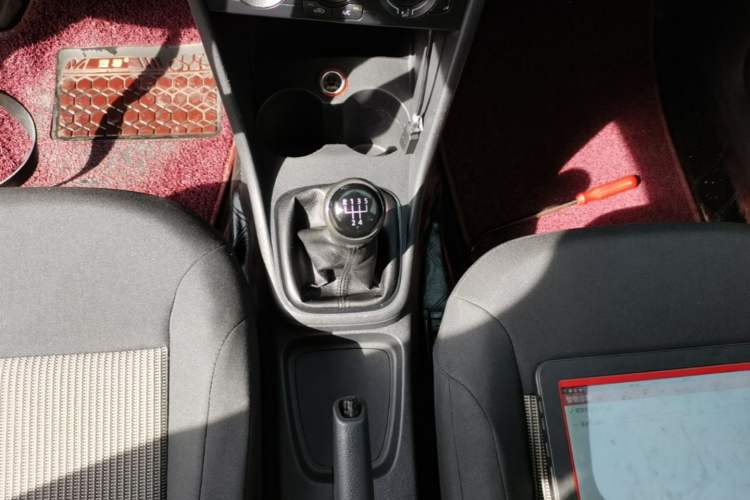 Used Volkswagen Polo 2014 1.4L Manual Fashion Edition Gear Lever