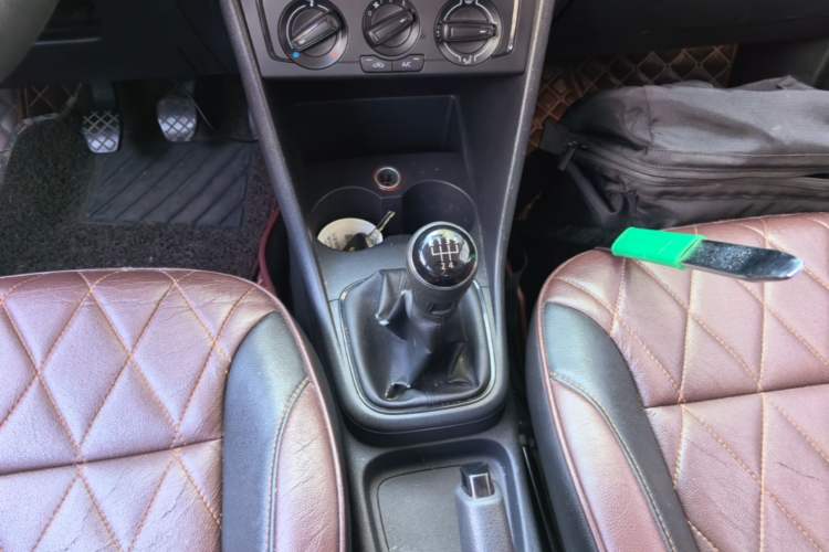 Used Volkswagen Polo 2014 1.4L Manual Fashion Edition Gear Lever