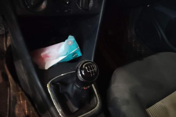 Used Volkswagen Polo 2014 1.4L Manual Fashion Edition Gear Lever