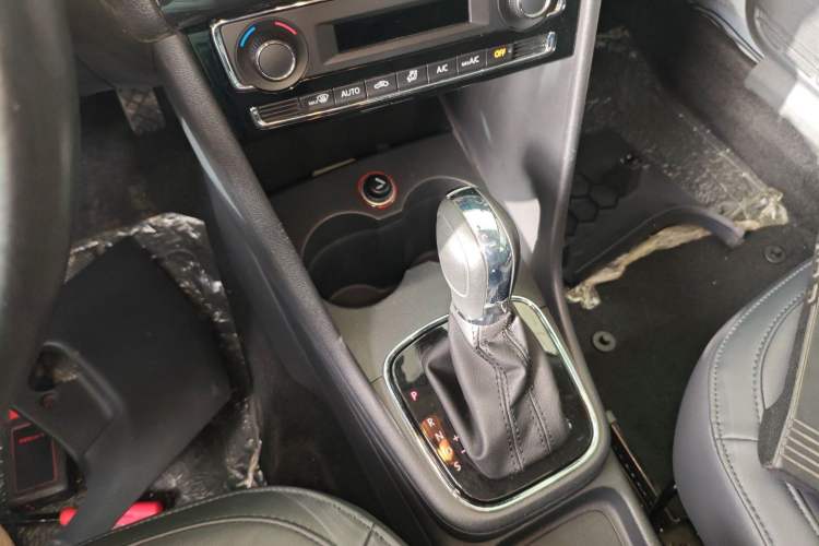 Used Volkswagen Polo 2014 1.4L Automatic Luxury Edition Gear Lever