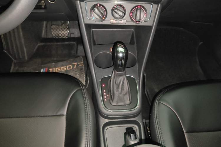 Used Volkswagen Polo 2014 1.4L Automatic Comfort Edition Gear Lever