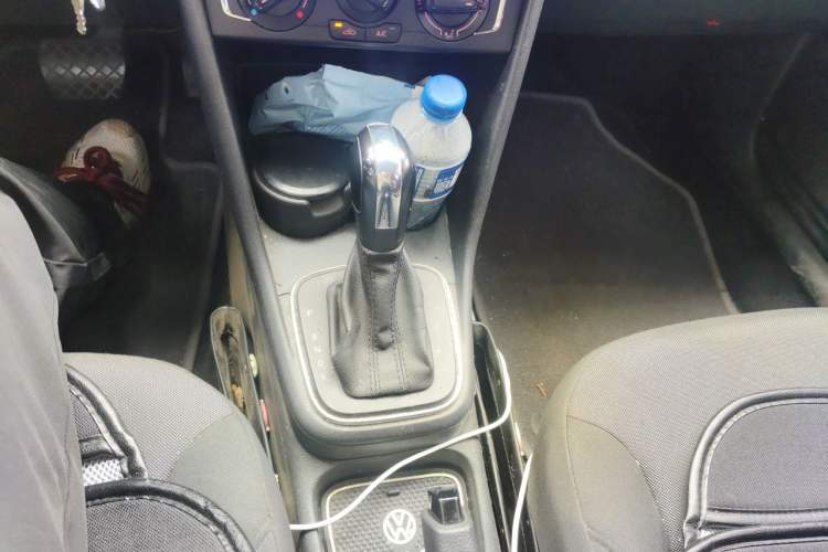 Used Volkswagen Polo 2014 1.6L Automatic Comfort Edition Gear Lever
