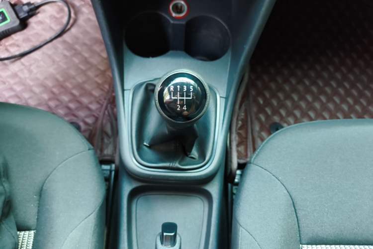Used Volkswagen Polo 2014 1.4L Manual Fashion Edition Gear Lever