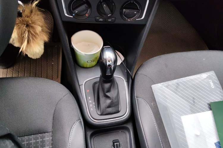 Used Volkswagen Polo 2014 1.6L Automatic Comfort Edition Gear Lever