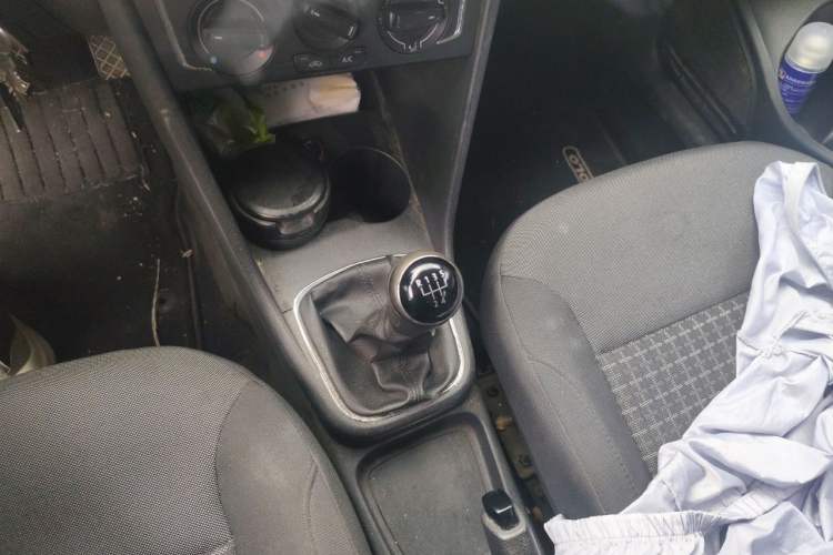 Used Volkswagen Polo 2014 1.4L Manual Comfort Edition Gear Lever