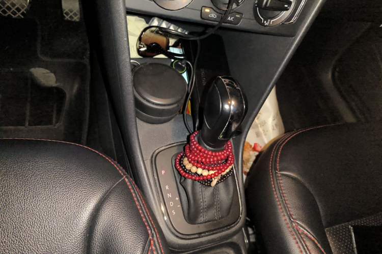Used Volkswagen Polo 2014 1.6L Automatic Comfort Edition Gear Lever