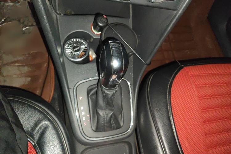 Used Volkswagen Polo 2014 1.6L Automatic Comfort Edition Gear Lever