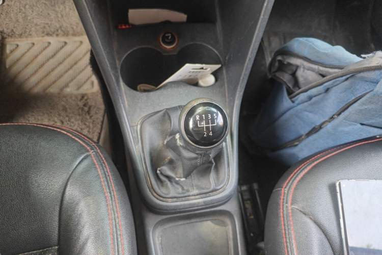 Used Volkswagen Polo 2014 1.4L Manual Fashion Edition Gear Lever