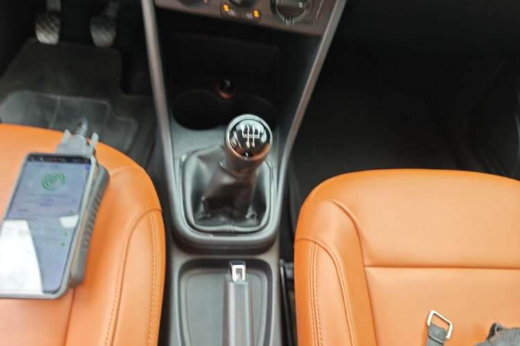 Used Volkswagen Polo 2014 1.4L Manual Fashion Edition Gear Lever