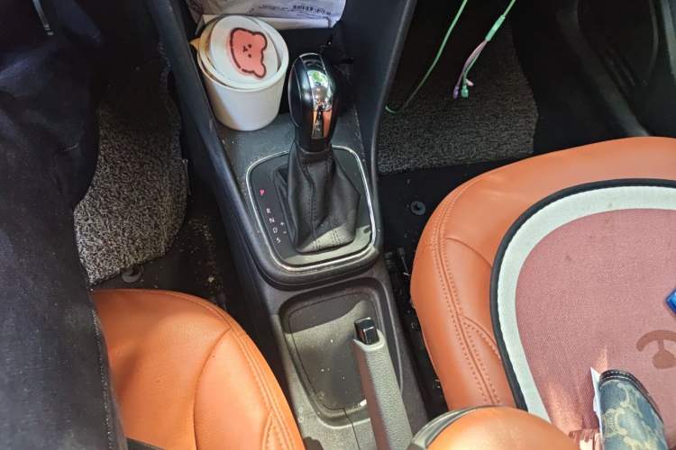 Used Volkswagen Polo 2014 1.6L Automatic Comfort Edition Gear Lever