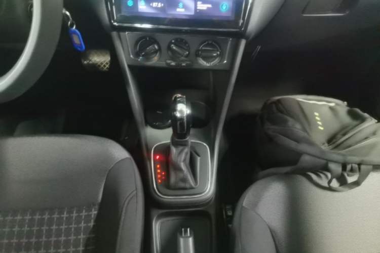 Used Volkswagen Polo 2014 1.6L Automatic Comfort Edition Gear Lever