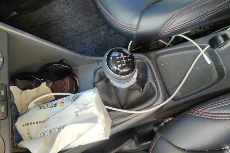 Used Volkswagen Polo 2014 1.4L Manual Fashion Edition Gear Lever