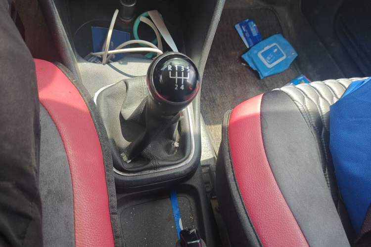 Used Volkswagen Polo 2014 1.6L Manual Comfort Edition Gear Lever