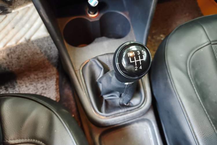 Used Volkswagen Polo 2014 1.4L Manual Fashion Edition Gear Lever