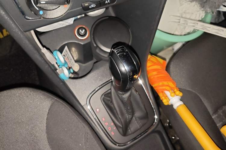 Used Volkswagen Polo 2014 1.6L Automatic Comfort Edition Gear Lever