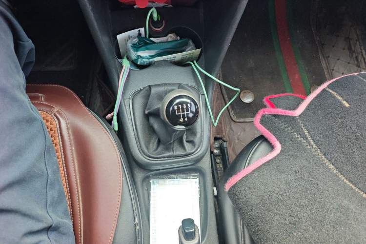 Used Volkswagen Polo 2014 1.4L Manual Fashion Edition Gear Lever