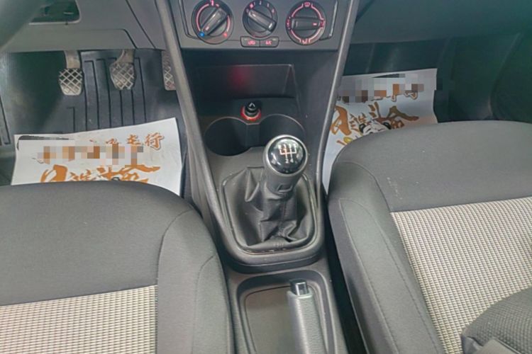 Used Volkswagen Polo 2014 1.4L Manual Fashion Edition Gear Lever