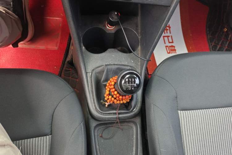 Used Volkswagen Polo 2014 1.4L Manual Fashion Edition Gear Lever