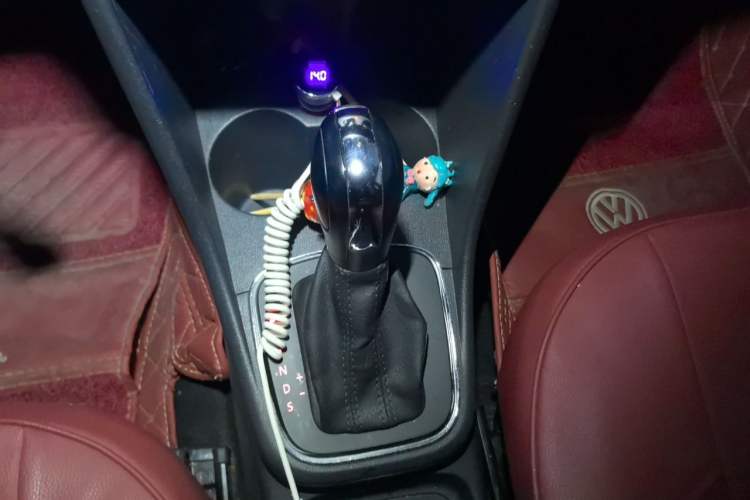 Used Volkswagen Polo 2014 1.6L Automatic Comfort Edition Gear Lever