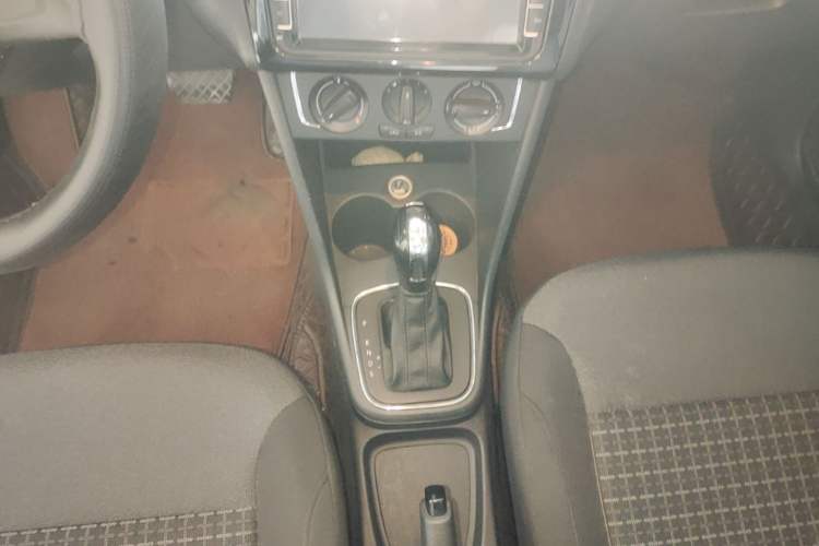 Used Volkswagen Polo 2014 1.6L Automatic Comfort Edition Gear Lever
