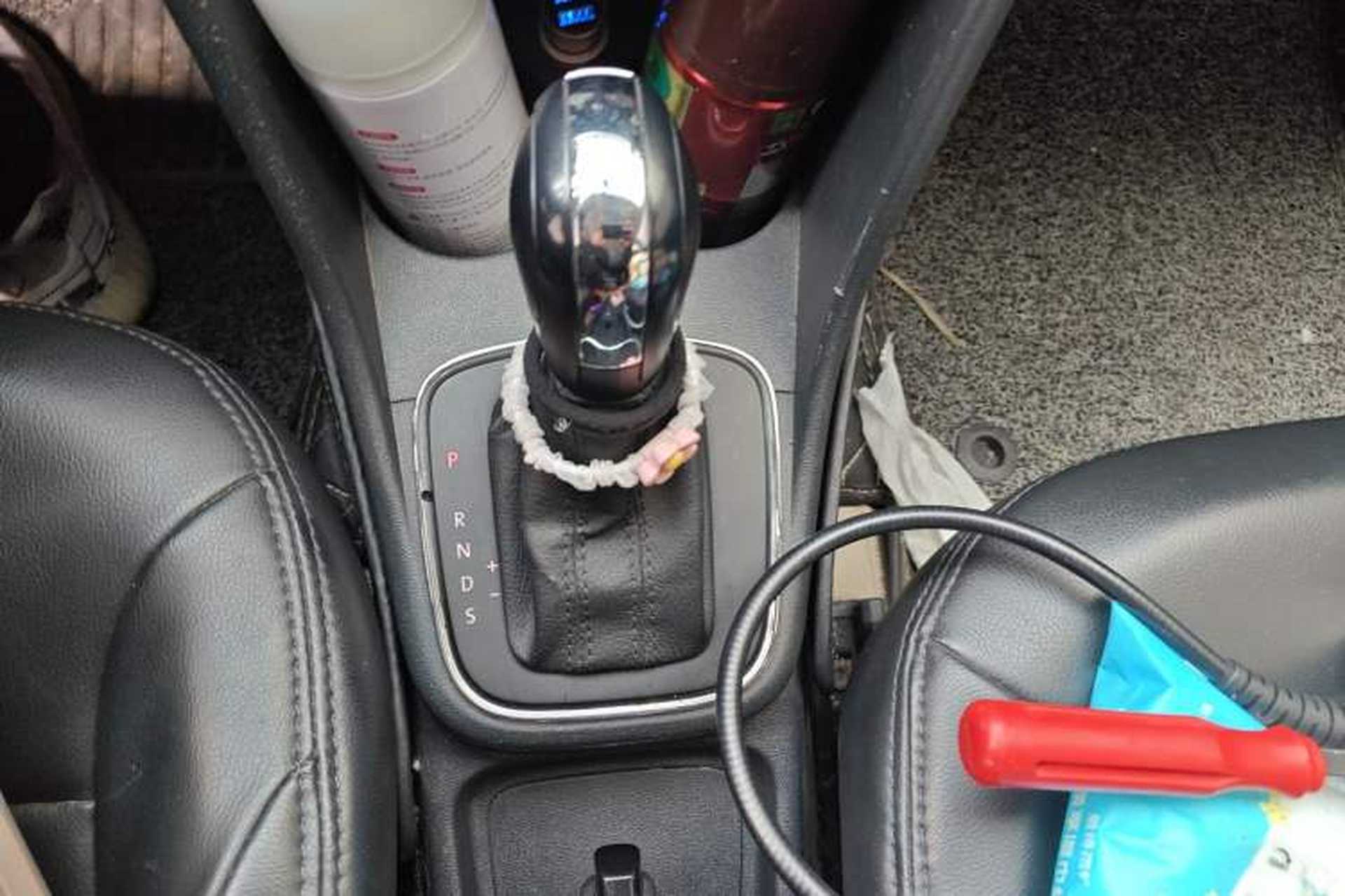 Used Volkswagen Polo 2014 1.6L Automatic Comfort Edition Gear Lever
