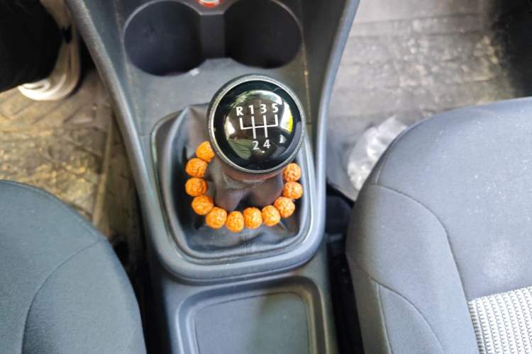 Used Volkswagen Polo 2014 1.4L Manual Fashion Edition Gear Lever
