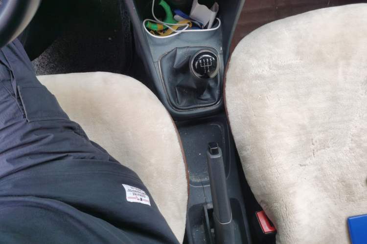 Used Volkswagen Polo 2014 1.4L Manual Fashion Edition Gear Lever