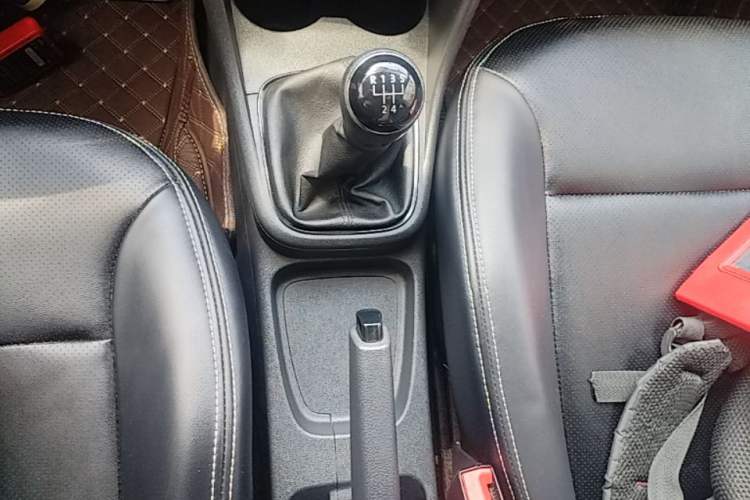 Used Volkswagen Polo 2014 1.4L Manual Fashion Edition Gear Lever
