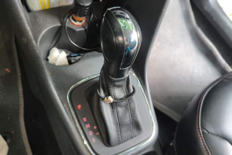 Used Volkswagen Polo 2014 1.6L Automatic Comfort Edition Gear Lever