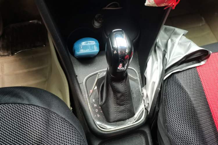 Used Volkswagen Polo 2014 1.4L Automatic Comfort Edition Gear Lever