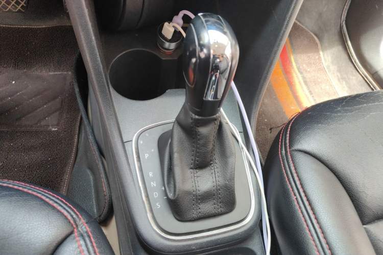 Used Volkswagen Polo 2014 1.6L Automatic Comfort Edition Gear Lever