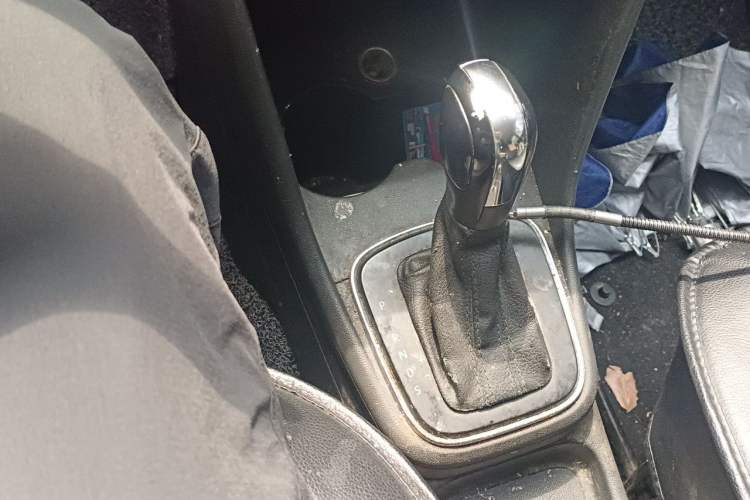 Used Volkswagen Polo 2014 1.6L Automatic Comfort Edition Gear Lever