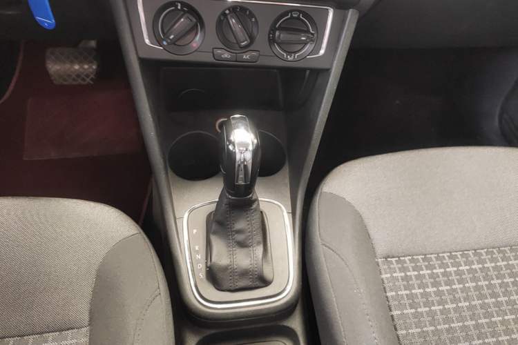Used Volkswagen Polo 2014 1.4L Automatic Comfort Edition Gear Lever