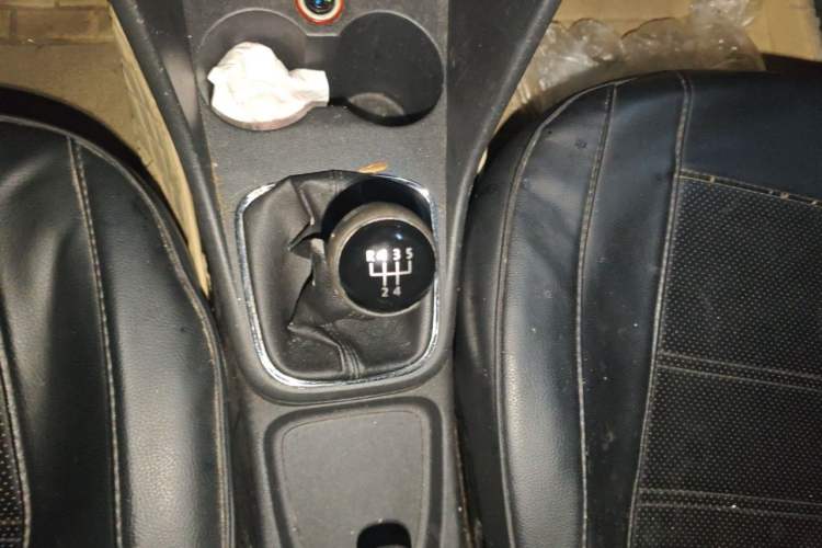 Used Volkswagen Polo 2014 1.6L Manual Comfort Edition Gear Lever