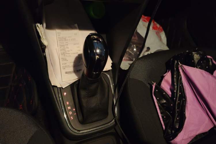 Used Volkswagen Polo 2014 1.6L Automatic Comfort Edition Gear Lever