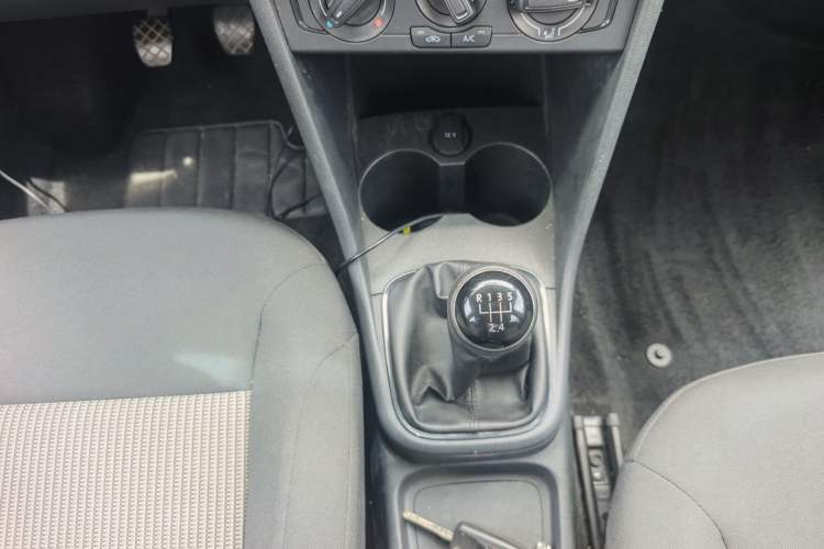 Used Volkswagen Polo 2014 1.4L Manual Fashion Edition Gear Lever