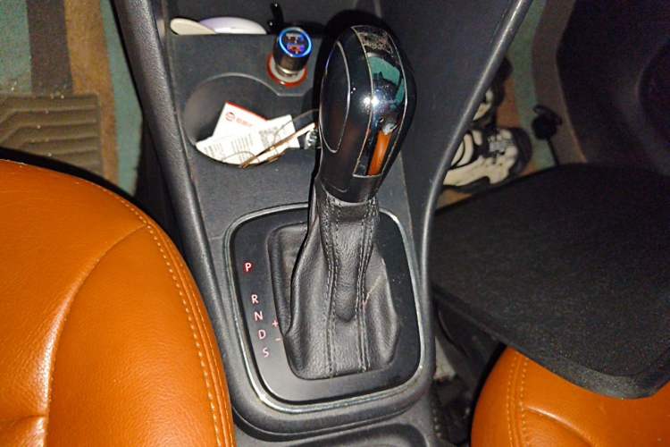 Used Volkswagen Polo 2014 1.6L Automatic Comfort Edition Gear Lever