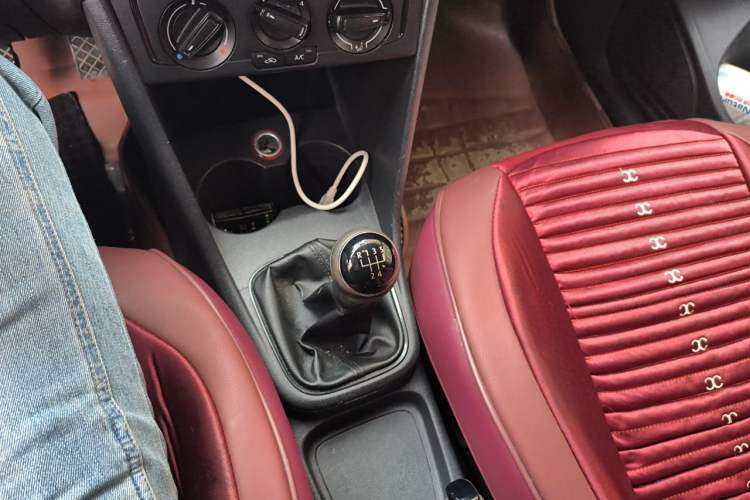 Used Volkswagen Polo 2014 1.4L Manual Fashion Edition Gear Lever