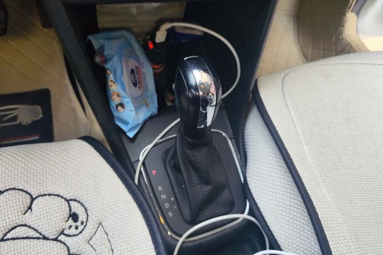 Used Volkswagen Polo 2014 1.6L Automatic Comfort Edition Gear Lever
