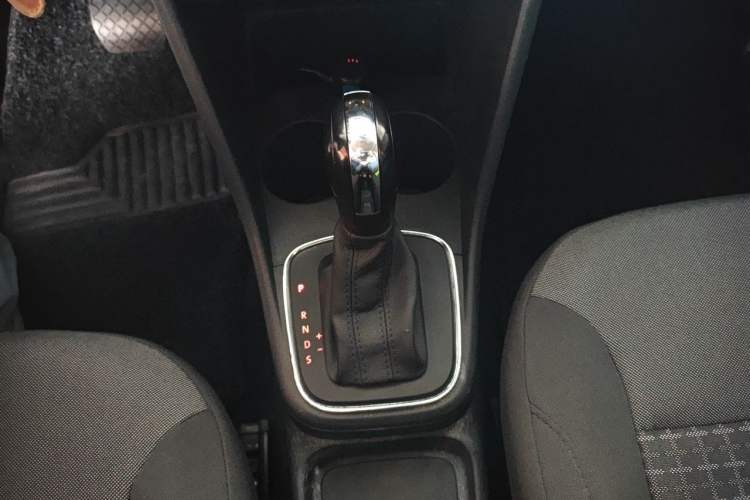 Used Volkswagen Polo 2014 1.4L Automatic Comfort Edition Gear Lever