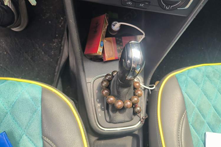 Used Volkswagen Polo 2014 1.6L Automatic Comfort Edition Gear Lever
