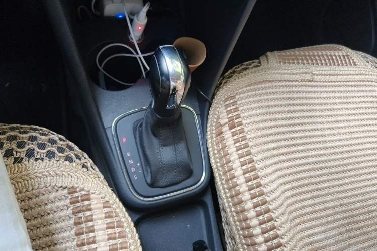 Used Volkswagen Polo 2014 1.6L Automatic Comfort Edition Gear Lever