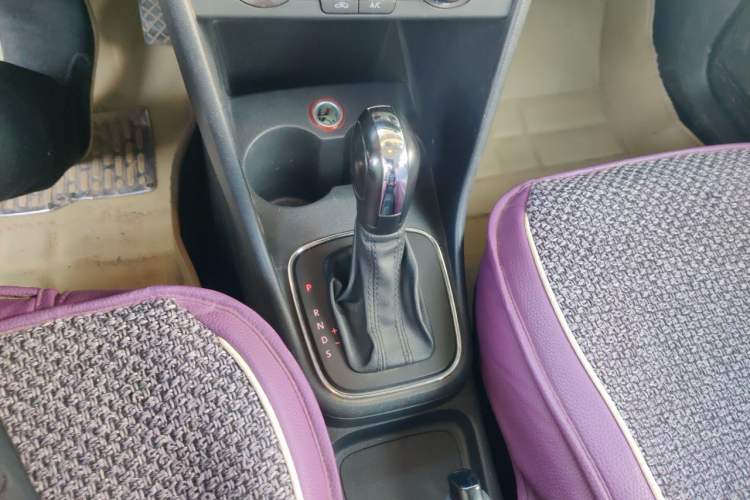 Used Volkswagen Polo 2014 1.6L Automatic Comfort Edition Gear Lever