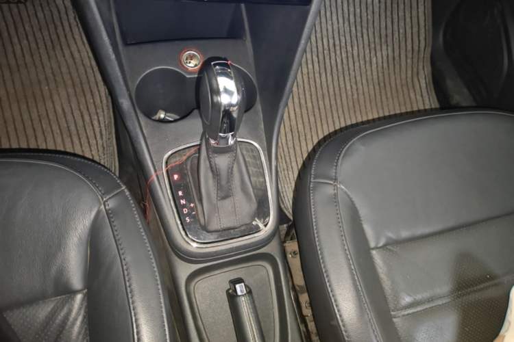 Used Volkswagen Polo 2014 1.6L Automatic Luxury Edition Gear Lever