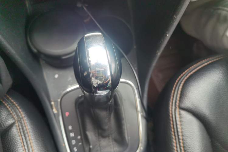 Used Volkswagen Polo 2014 1.6L Automatic Comfort Edition Gear Lever