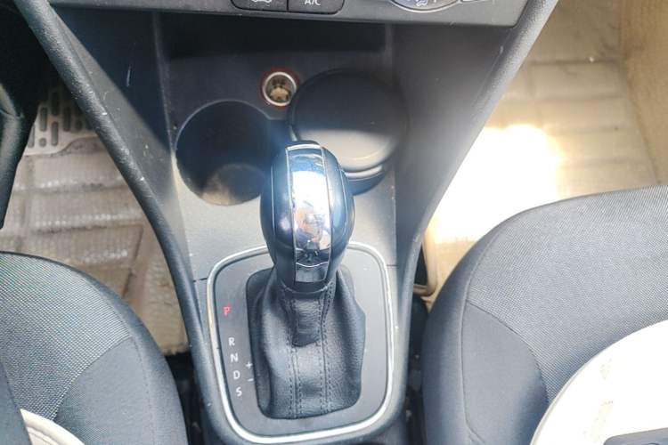 Used Volkswagen Polo 2014 1.4L Automatic Comfort Edition Gear Lever